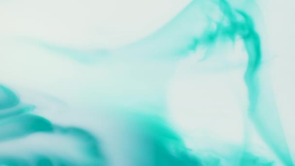 Peinture colorée belle propagation en liquide, plan en temps réel 