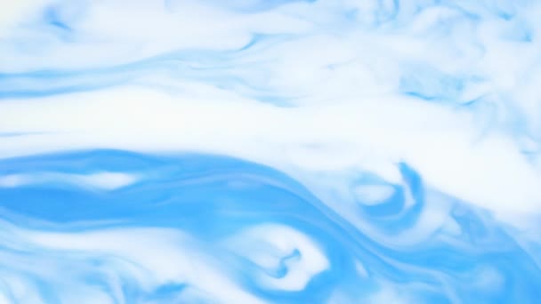 Peinture colorée belle propagation en liquide, plan en temps réel 