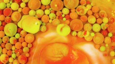 Akrilik boya organik sıvı akar