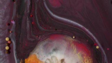 Akrilik boya organik sıvı akar