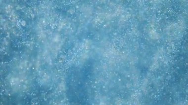 Sığ alan derinliği sualtı ile zarif, ayrıntılı ve keyifli bokeh ve parçacıklar görseller