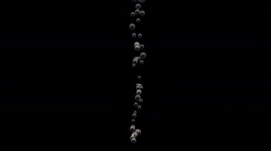 Şeffaf kabarcıklar siyah arka plan üzerinde sualtı kadar gitmek