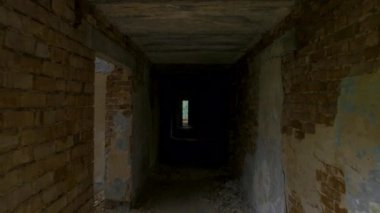 Yıkılmış ve terk edilmiş bina, bakış açısı