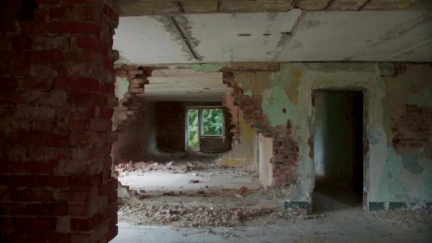 Edifício destruído e abandonado, ponto de vista — Vídeo de Stock
