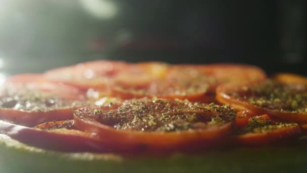 Főzni egy vagen pizza a sütőben, timelapse — Stock videók