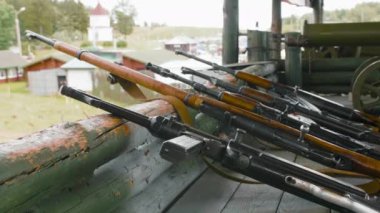 Silah Cephaneliği, makineli tüfeklerin yakın çekim, ateşli silahlar, Ak-47, Kalaşnikof