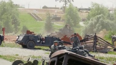 Minsk, Beyaz Rusya - 03 Temmuz 2019: İkinci Dünya Savaşı tarihi askeri yeniden inşa savaşı.