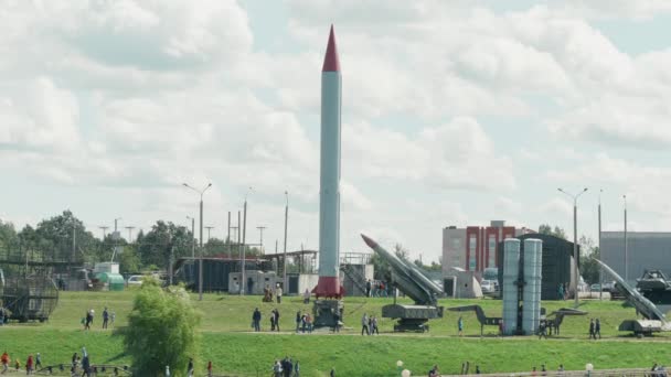 Линия выставочного комплекса под Минском — стоковое видео
