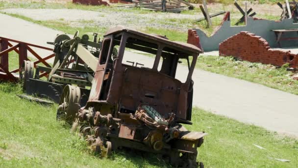 Rusty ruined fighting machine on the battlefield after the second world war — Stock Video