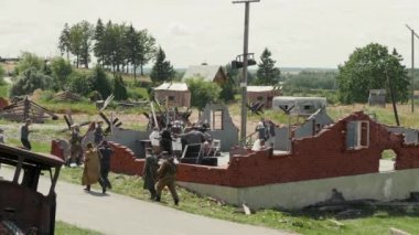 Minsk, Beyaz Rusya - 03 Temmuz 2019: İkinci Dünya Savaşı tarihi askeri yeniden inşa savaşı.
