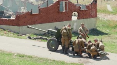 Minsk, Beyaz Rusya - 03 Temmuz 2019: İkinci Dünya Savaşı tarihi askeri yeniden inşa savaşı.