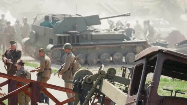 Minsk, Bělorusko-červenec 03, 2019: historická Bitva v průběhu války. — Stock video