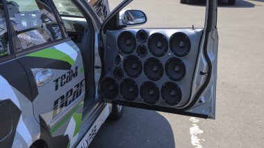 Yoshkar-Ola, Rusya, 11 Ağustos 2018: Auto Sergisi - otomatik ses yarışması. Arabada ses basıncı şampiyonada.