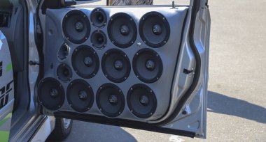 Yoshkar-Ola, Rusya, 11 Ağustos 2018: Auto Sergisi - otomatik ses yarışması. Arabada ses basıncı şampiyonada.