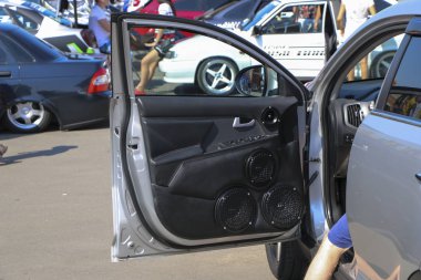 Yoshkar-Ola, Rusya, 11 Ağustos 2018: Auto Sergisi - otomatik ses yarışması. Arabada ses basıncı şampiyonada.
