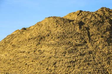 Kum kariyerindeki kum dokusu farklı izler taşıyor.