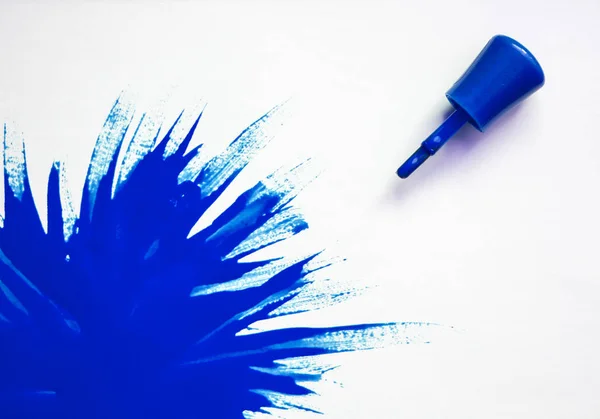 Blauer Nagellack Explosion Der Farbe Pinsel Mit Blauem Nagellack Mit — Stockfoto