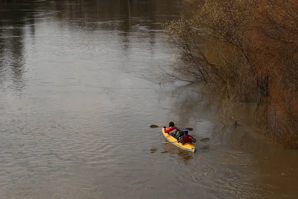 Rafting Río Turistas Nadan Río Bosque Inundación Canoa Kayak Aguas —  Fotos de Stock