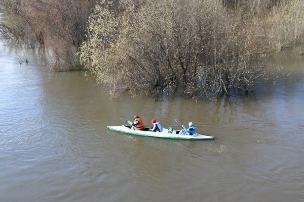 Rafting Río Turistas Nadan Río Bosque Inundación Canoa Kayak Aguas —  Fotos de Stock