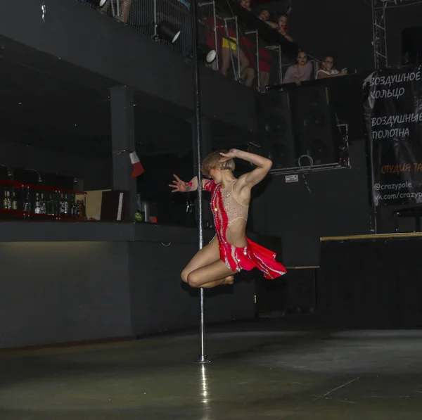 俄罗斯约什卡-奥拉, 2018年12月8日: 舞蹈和杂技表演 — 图库照片