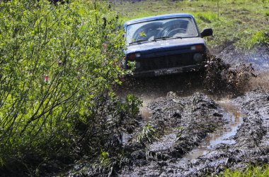 Obschyars, Rusya - 3 Haziran 2018: Jeep Sprint ve SUV'lar sergi ve modifiye araçlar, çocuk günü için özel