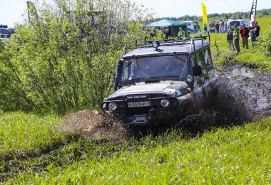 Obschyars, Rusya - 3 Haziran 2018: Jeep Sprint ve SUV'lar sergi ve modifiye araçlar, çocuk günü için özel
