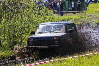 Obschyars, Rusya - 3 Haziran 2018: Jeep Sprint ve SUV'lar sergi ve modifiye araçlar, çocuk günü için özel
