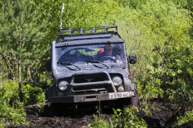 Obschyars, Rusya - 3 Haziran 2018: Jeep Sprint ve SUV'lar sergi ve modifiye araçlar, çocuk günü için özel
