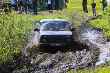 Obschyars, Rusya - 3 Haziran 2018: Jeep Sprint ve SUV'lar sergi ve modifiye araçlar, çocuk günü için özel