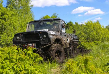 Obschyars, Rusya - 3 Haziran 2018: Jeep Sprint ve SUV'lar sergi ve modifiye araçlar, çocuk günü için özel