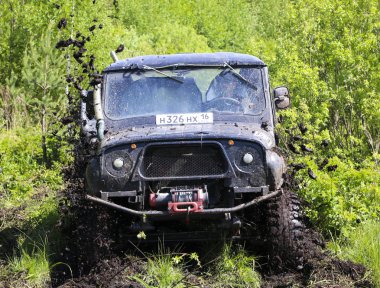Obschyars, Rusya - 3 Haziran 2018: Jeep Sprint ve SUV'lar sergi ve modifiye araçlar, çocuk günü için özel