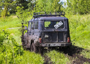Obschyars, Rusya - 3 Haziran 2018: Jeep Sprint ve SUV'lar sergi ve modifiye araçlar, çocuk günü için özel