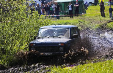 Obschyars, Rusya - 3 Haziran 2018: Jeep Sprint ve SUV'lar sergi ve modifiye araçlar, çocuk günü için özel