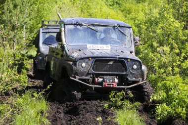 Obschyars, Rusya - 3 Haziran 2018: Jeep Sprint ve SUV'lar sergi ve modifiye araçlar, çocuk günü için özel
