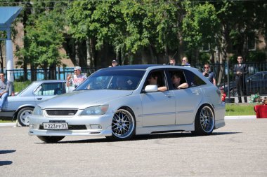 Yoshkar-Ola, Rusya, 17 Haziran 2018: Oto ve Motosiklet Fuarı - Festivali - Yo Zirvesi 2018 - otomatik gösterme