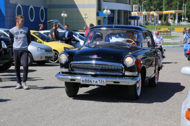 Yoshkar-Ola, Rusya Federasyonu, 17 Haziran 2018: Oto ve Motosiklet Fuarı - Festivali - Yo Zirvesi 2018 - siyah Volga - Gaz 21