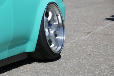 Yoshkar-Ola, Rusya, 17 Haziran 2018: Oto ve Motosiklet Fuarı - Festivali - Yo Zirvesi 2018 - Autoshow - en düşük yerden yükseklik için rekabet