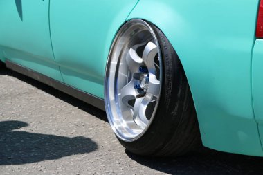 Yoshkar-Ola, Rusya, 17 Haziran 2018: Oto ve Motosiklet Fuarı - Festivali - Yo Zirvesi 2018 - Autoshow - en düşük yerden yükseklik için rekabet