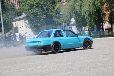 Yoshkar-Ola, Rusya, 17 Haziran 2018: Oto ve Motosiklet Fuarı - Festivali - Yo Zirvesi 2018 - Bmw