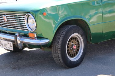 Yoshkar-Ola, Rusya, 17 Haziran 2018: Oto ve Motosiklet Fuarı - Festivali - Yo Zirvesi 2018 - tuning otomobil Vaz Lada