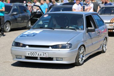 Yoshkar-Ola, Rusya, 17 Haziran 2018: Oto ve Motosiklet Fuarı - Festivali - Yo Zirvesi 2018 - tuning otomobil Vaz Lada
