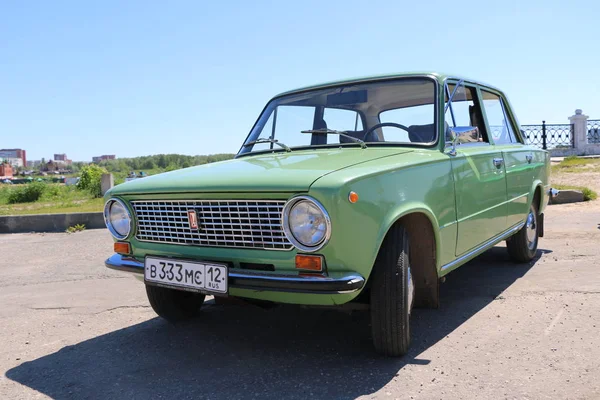 Yoshkar-Ola, Rusya, 17 Haziran 2018: Oto ve Motosiklet Fuarı - Festivali - Yo Zirvesi 2018 - tuning otomobil Vaz Lada
