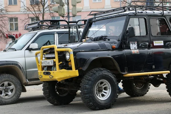 俄罗斯 Yoshkar Ola 2018年5月5日 在市中心广场展出越野车辆吉普车 并配备绞车 — 图库照片