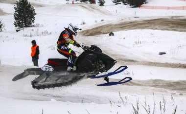 Volzhsk, Rusya, 02 Şubat 2019: Şampiyonası Rusya'nın kros kar motosikletleri üzerinde üzerinde.