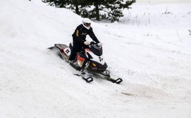 Volzhsk, Rusya, 02 Şubat 2019: Şampiyonası Rusya'nın kros kar motosikletleri üzerinde üzerinde.