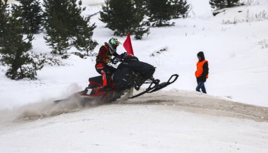 Volzhsk, Rusya, 02 Şubat 2019: Şampiyonası Rusya'nın kros kar motosikletleri üzerinde üzerinde.
