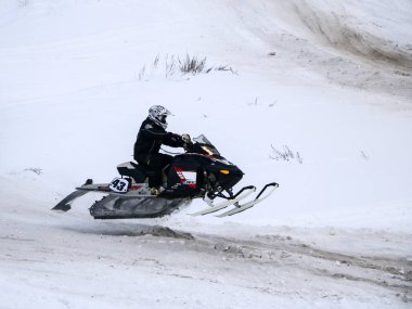 Volzhsk, Rusya, 02 Şubat 2019: Şampiyonası Rusya'nın kros kar motosikletleri üzerinde üzerinde.