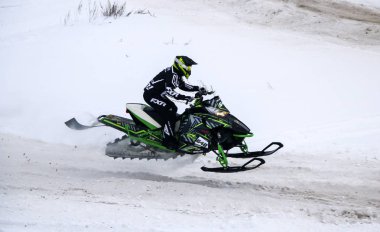 Volzhsk, Rusya, 02 Şubat 2019: Şampiyonası Rusya'nın kros kar motosikletleri üzerinde üzerinde.
