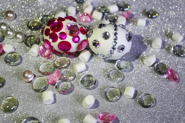 Easter composition flatlay. Easter eggs decorated with shiny rhinestones on  silver background with glass ornaments and pearl beads. — Stock Photo, Image