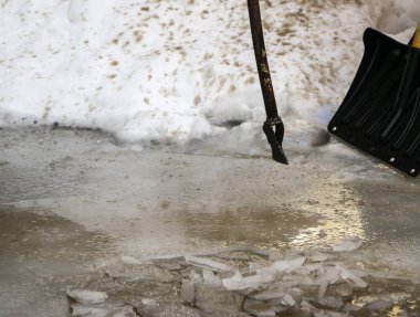 demir buz kıracağı tezcan ve sel sırasında ilkbaharda drenaj için buz kırmak.